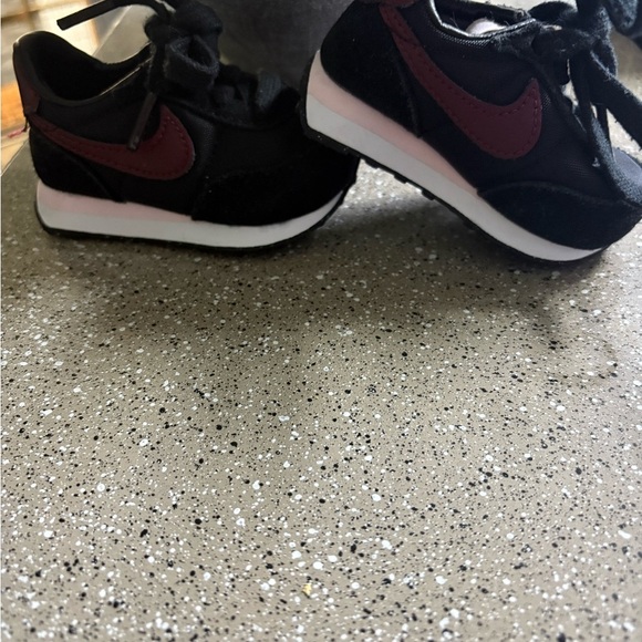 Nike Kids Black and Dark Red Sneakers - Picture 2 of 9